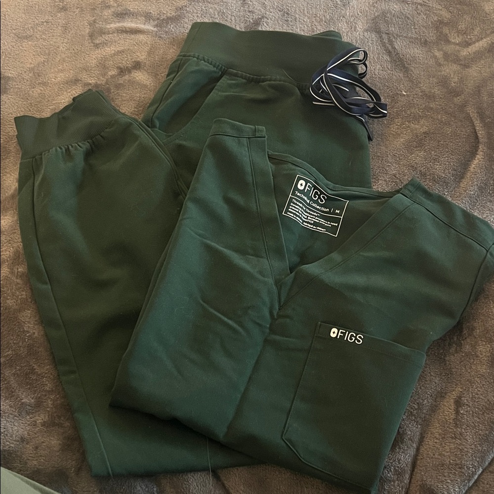 Figs Deep Green Scrub Ensemble Medium Top Large Bottoms